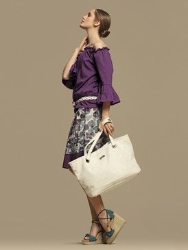Shoulder, Bag, Style, Fashion accessory, Fashion, Shoulder bag, Beige, Luggage and bags, Fashion design, Pattern, 
