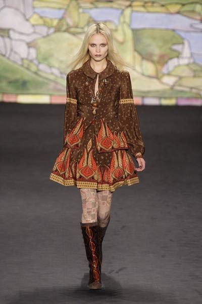 Sleeve, Textile, Joint, Fashion show, Style, Dress, Pattern, Fashion, Runway, Knee, 