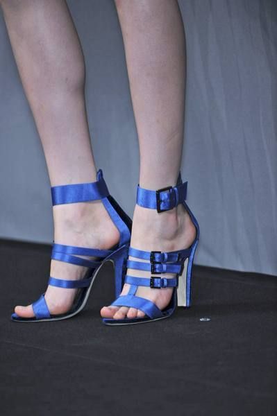 Blue, Human leg, Toe, Joint, Sandal, Foot, Electric blue, Fashion, Azure, Ankle, 
