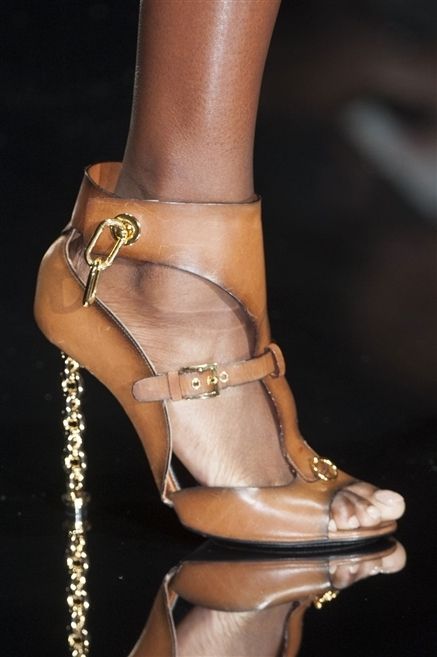 Brown, Toe, Joint, High heels, Sandal, Tan, Foot, Fashion accessory, Fashion, Natural material, 