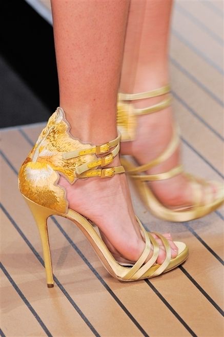 Yellow, Toe, Human leg, Joint, Sandal, High heels, Foot, Tan, Fashion, Beige, 