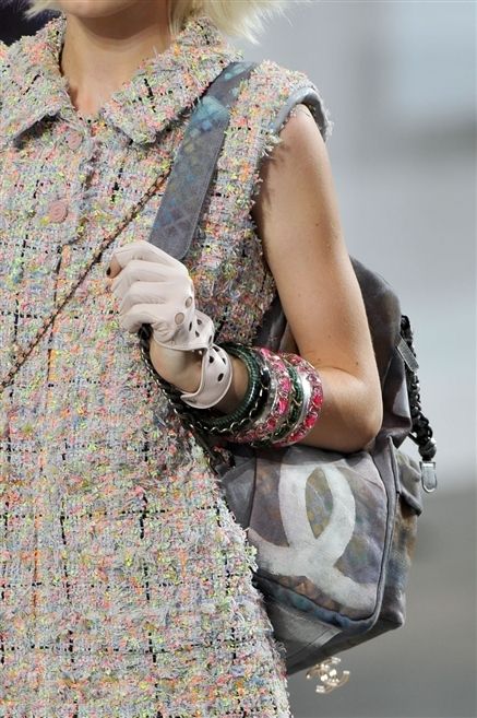 Pattern, Bag, Collar, Street fashion, Luggage and bags, Fashion, Bracelet, Shoulder bag, Design, Camera, 