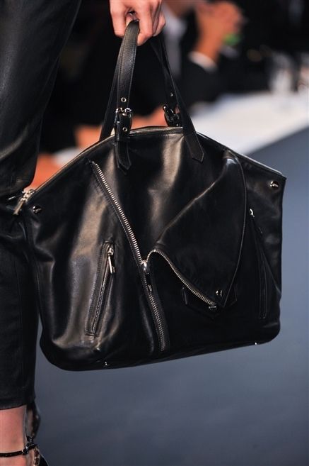 Bag, Style, Leather, Shoulder bag, Fashion, Luggage and bags, Street fashion, Hobo bag, Liver, Material property, 