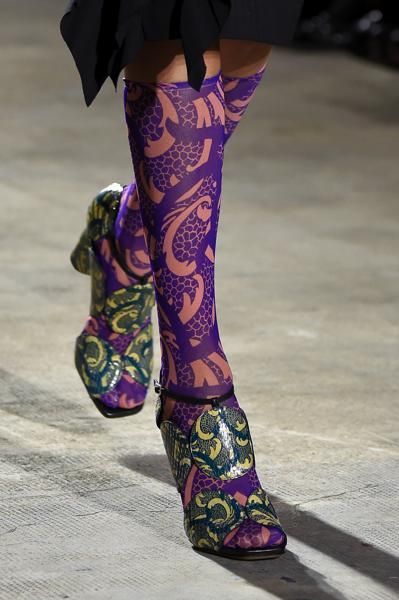 Human leg, Joint, Purple, Violet, Pattern, Ankle, Visual arts, Tights, Fashion design, Foot, 