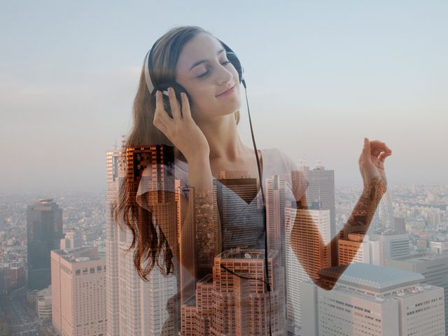 Finger, Hairstyle, Tower block, Metropolitan area, Urban area, Beauty, Commercial building, Metropolis, Atmospheric phenomenon, Long hair, 