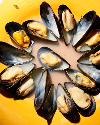 Food, Bivalve, Ingredient, Natural material, Seafood, Shellfish, Oyster, Molluscs, Close-up, Cutlery, 