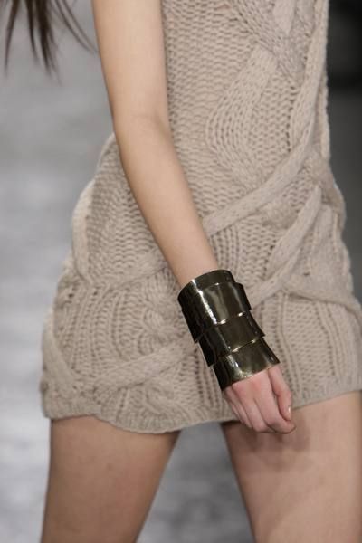 Finger, Shoulder, Wrist, Hand, Joint, Elbow, Nail, Fashion, Pattern, Khaki, 