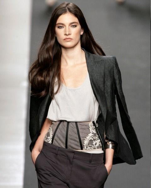 Clothing, Sleeve, Shoulder, Textile, Joint, Outerwear, Style, Fashion model, Fashion show, Waist, 