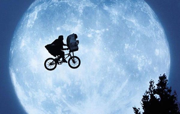 Wheel, Bicycle wheel, Bicycle tire, Bicycle, Atmosphere, Astronomical object, Bicycle wheel rim, Space, Cycling, World, 
