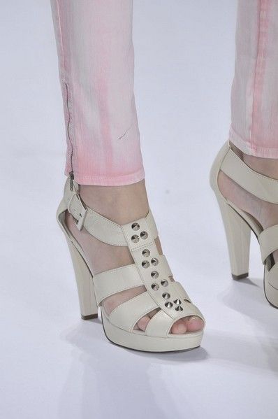 Joint, White, Pink, Fashion accessory, Fashion, High heels, Foot, Beige, Fashion design, Sandal, 