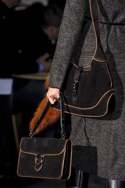 Brown, Bag, Textile, Style, Fashion accessory, Leather, Shoulder bag, Fashion, Street fashion, Liver, 
