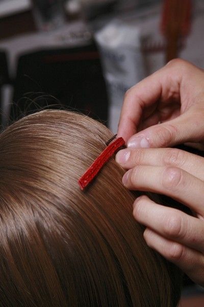 Finger, Brown, Hairstyle, Brush, Style, Nail, Hair coloring, Brown hair, Thumb, Coquelicot, 