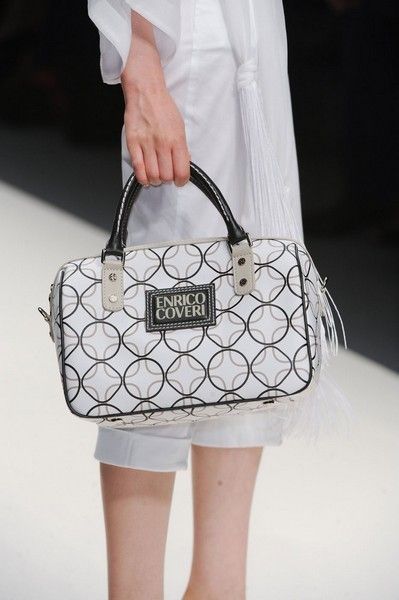 Shoulder, Bag, Textile, Pattern, White, Fashion accessory, Style, Luggage and bags, Shoulder bag, Fashion, 
