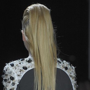 Hairstyle, Sleeve, Shoulder, Textile, Style, Neck, Black, Long hair, Blond, Back, 