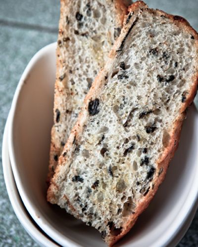 Bread, Food, Brown bread, White, Baked goods, Gluten, Cuisine, Recipe, Rye bread, Whole wheat bread, 