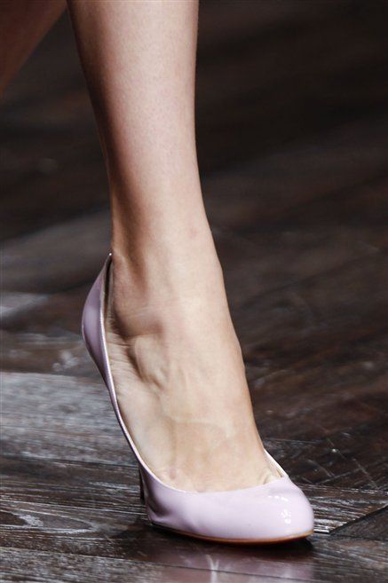 Human leg, Joint, Ballet shoe, Tan, Close-up, Foot, Ankle, Dancing shoe, Dance, Ballet, 