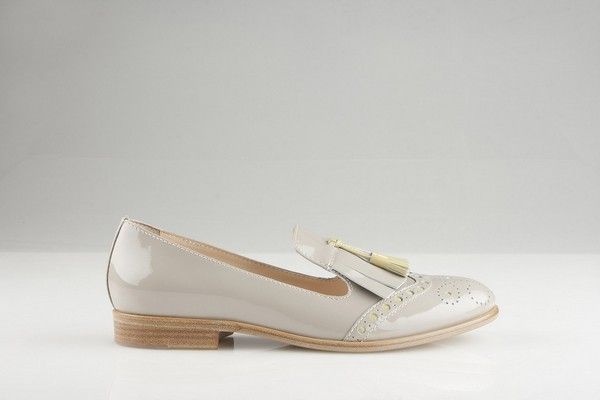 Shoe, Tan, Beige, Ivory, Natural material, Fashion design, Silver, 