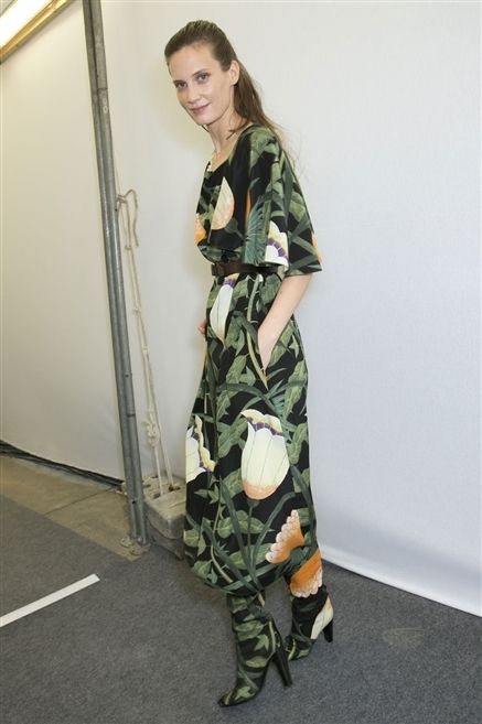 Camouflage, Military camouflage, Sleeve, Joint, Shoe, Pattern, Cargo pants, Boot, High heels, Fashion design, 