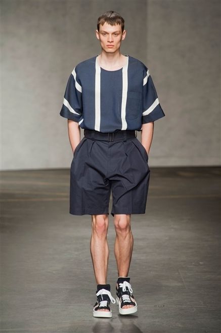 Clothing, Sleeve, Human leg, Collar, Joint, Standing, Style, Shorts, Knee, Fashion, 
