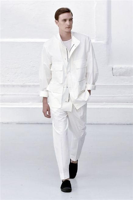 Collar, Sleeve, Dress shirt, Shoulder, Joint, Standing, White, Style, Formal wear, Fashion model, 