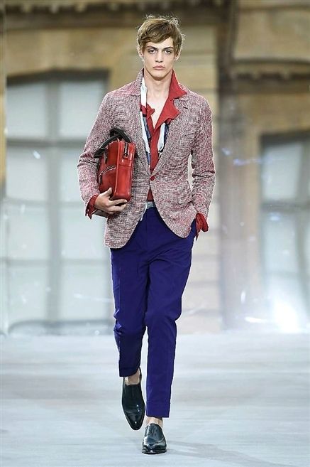 Clothing, Sleeve, Collar, Textile, Winter, Outerwear, Red, Style, Street fashion, Fashion show, 