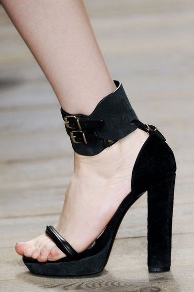 Footwear, High heels, Shoe, Joint, Human leg, Sandal, Style, Basic pump, Fashion, Black, 