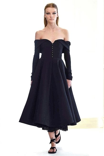 Clothing, Sleeve, Shoulder, Textile, Dress, Standing, Joint, One-piece garment, Strapless dress, Formal wear, 