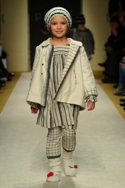 Fashion show, Outerwear, Runway, Style, Winter, Fashion model, Fashion, Street fashion, Fashion design, Child model, 