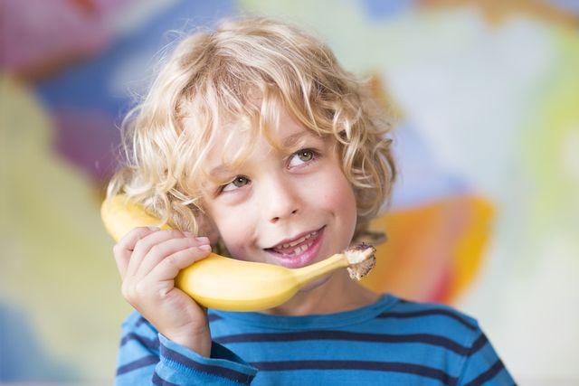 Child, Eating, Sharing, Taste, Biting, Blond, Food craving, Tooth, Fruit, Brown hair, 