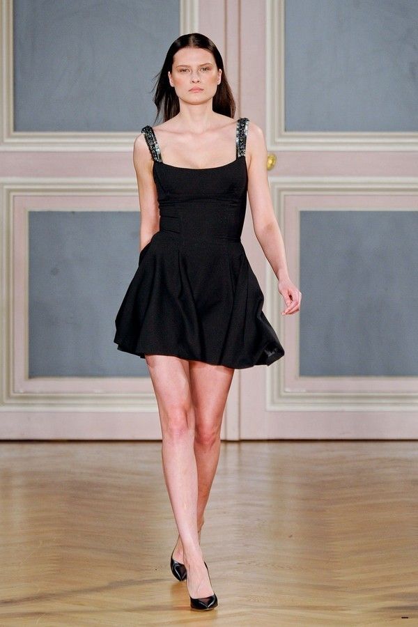 Dress, Shoulder, Joint, Human leg, One-piece garment, Floor, Flooring, Waist, Formal wear, Cocktail dress, 