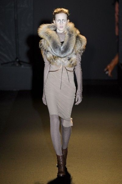 Brown, Fashion show, Textile, Joint, Outerwear, Runway, Jacket, Style, Fur clothing, Winter, 