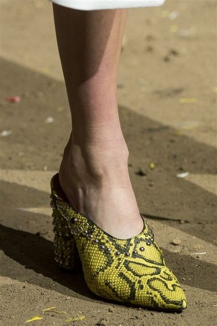Yellow, Green, Human leg, Joint, Fashion, Calf, Foot, Close-up, Street fashion, Ankle, 
