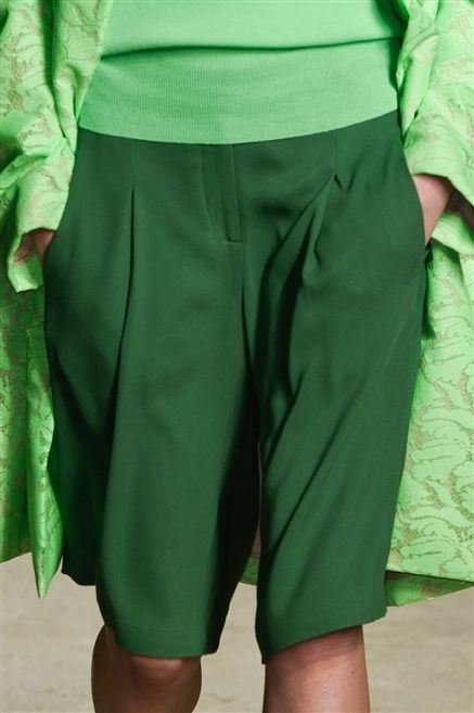 Green, Sleeve, Human leg, Textile, Active shorts, Waist, Bermuda shorts, Calf, Day dress, Trunks, 