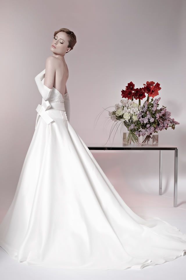 Clothing, Dress, Shoulder, Petal, Textile, White, Gown, Bridal clothing, Style, Wedding dress, 