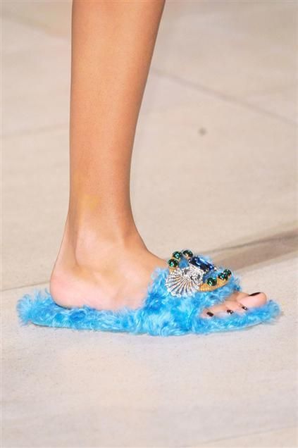 Human leg, Toe, Joint, Foot, Aqua, Teal, Electric blue, Turquoise, Calf, Barefoot, 