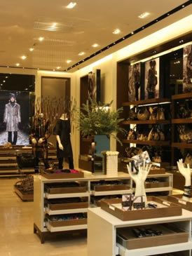 Burberry: poker di store a Dubai