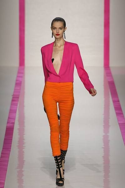 Sleeve, Human body, Shoulder, Joint, Magenta, Outerwear, Pink, Fashion show, Collar, Style, 