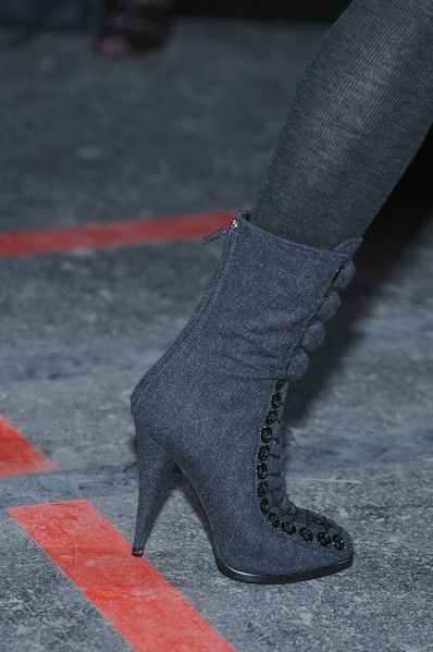 Human leg, Carmine, Black, Grey, Basic pump, Court shoe, Foot, Ankle, Sock, High heels, 