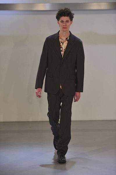 Collar, Sleeve, Trousers, Shoulder, Coat, Shirt, Fashion show, Standing, Joint, Outerwear, 