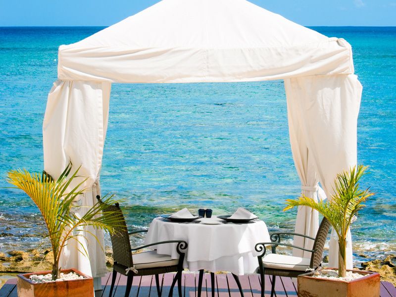 Body of water, Tablecloth, Coastal and oceanic landforms, Flowerpot, Table, Ocean, Linens, Azure, Sea, Shade, 