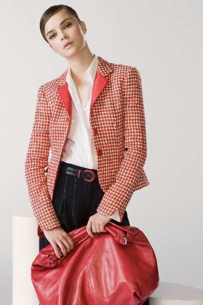Clothing, Dress shirt, Collar, Sleeve, Plaid, Shoulder, Textile, Shirt, Red, Joint, 
