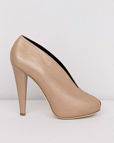 Brown, High heels, Tan, Beige, Basic pump, Fawn, Leather, Foot, Court shoe, Sandal, 
