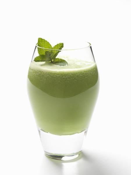 Green, Drink, Juice, Liquid, Tableware, Vegetable juice, Ingredient, Aojiru, Cocktail, Alcoholic beverage, 