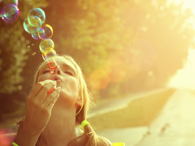 Finger, Yellow, People in nature, Sunlight, Amber, Colorfulness, Nail, Blond, Long hair, Liquid bubble, 