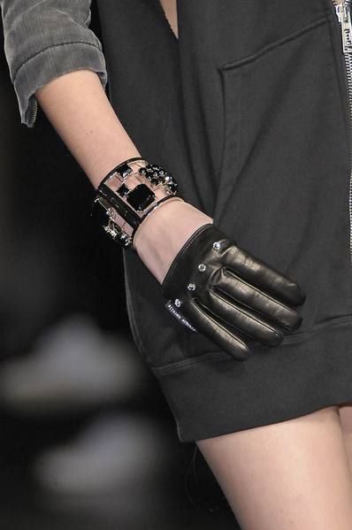 Finger, Sleeve, Wrist, Hand, Joint, Bracelet, Elbow, Style, Fashion accessory, Nail, 