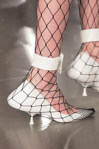 Human leg, Pattern, Joint, Pink, Fashion, Muscle, Carmine, Ankle, Design, Foot, 