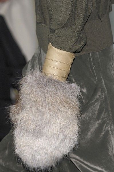 Sleeve, Textile, Fur, Safety glove, Natural material, Animal product, Glove, Cuff, Formal gloves, 