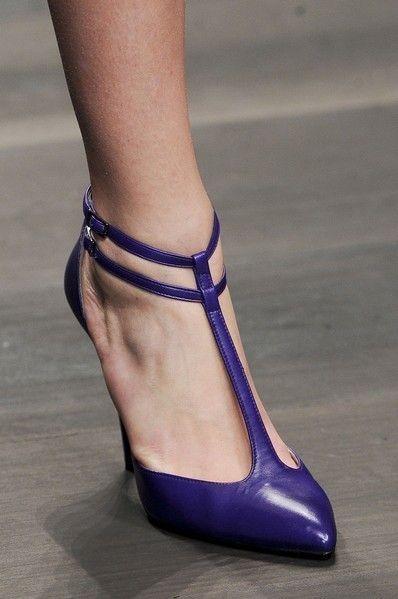 Blue, Human leg, Joint, High heels, Purple, Tan, Electric blue, Fashion, Foot, Azure, 