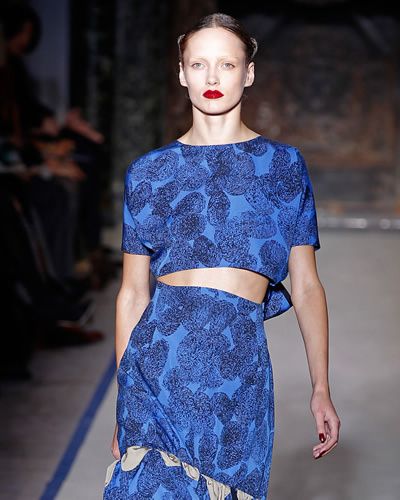 Clothing, Blue, Fashion show, Hairstyle, Shoulder, Runway, Fashion model, Style, Dress, Electric blue, 