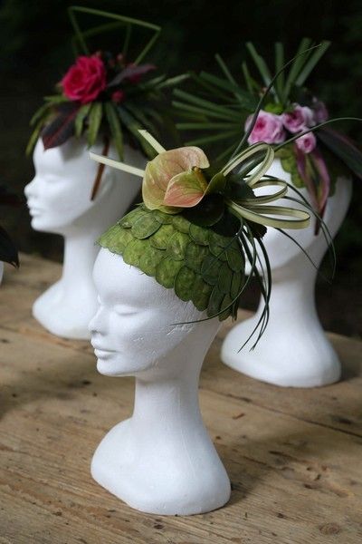 Forehead, Petal, Flower, Hair accessory, Sculpture, Headgear, Costume accessory, Cut flowers, Artificial flower, Headpiece, 